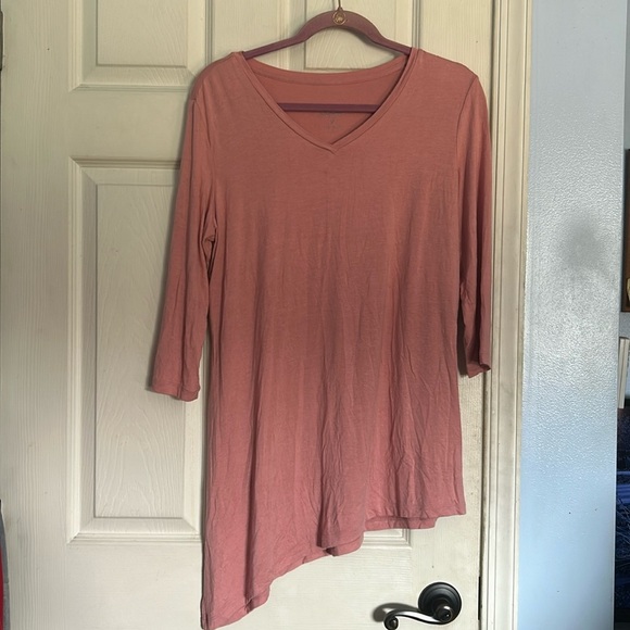 Logo by Lori Goldstein blush asymmetric hem 3/4 sleeve v neck top size medium - Picture 1 of 4